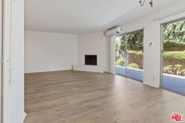 Building Photo - 1852 Kelton Ave