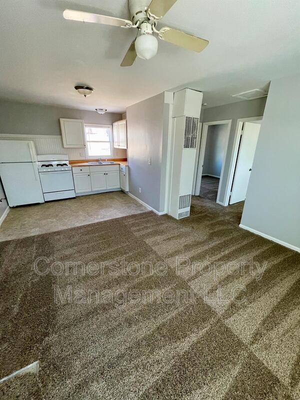 Building Photo - 8275 Lakeview Dr