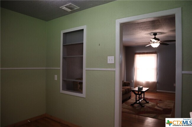 Building Photo - 212 Romberg St