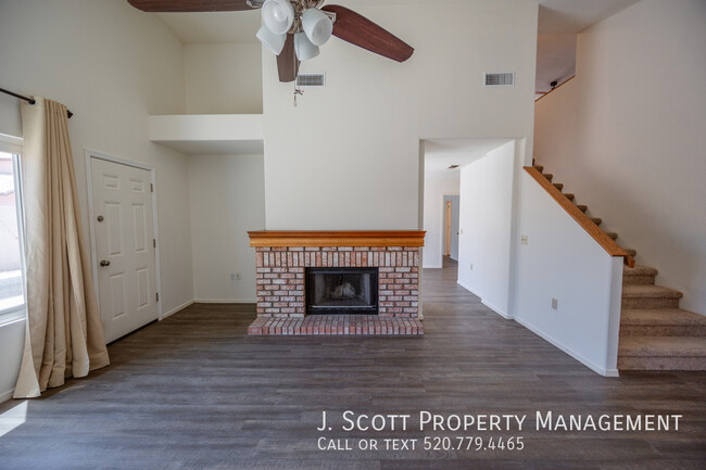 Building Photo - 1421 W Camino Ct