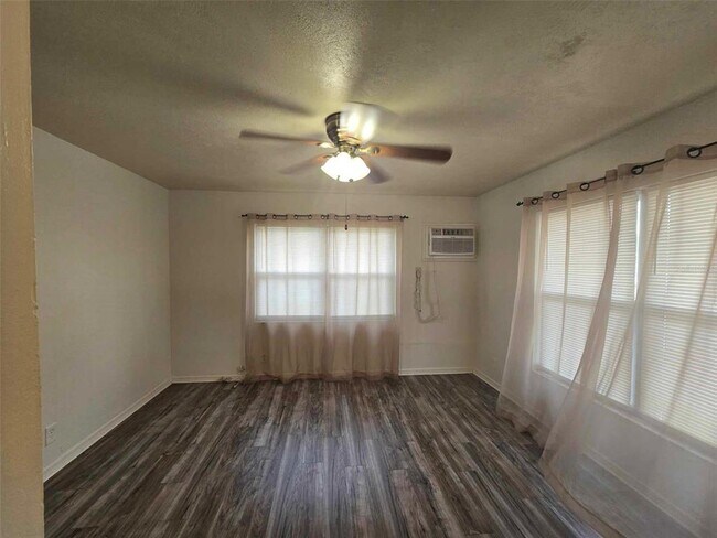 Foto del edificio - 1414 E 108th Ave