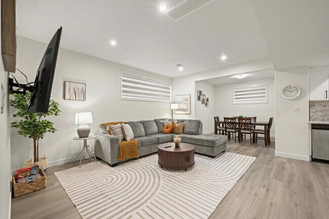 Photo du bâtiment - 659 Fraser Vista Northwest