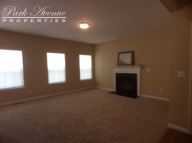 Building Photo - 128 McKenzie Meadow Ln - Pending Lease
