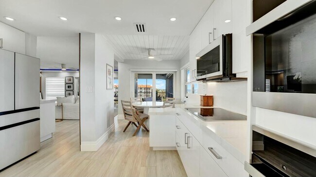 Building Photo - 2871 N Ocean Blvd
