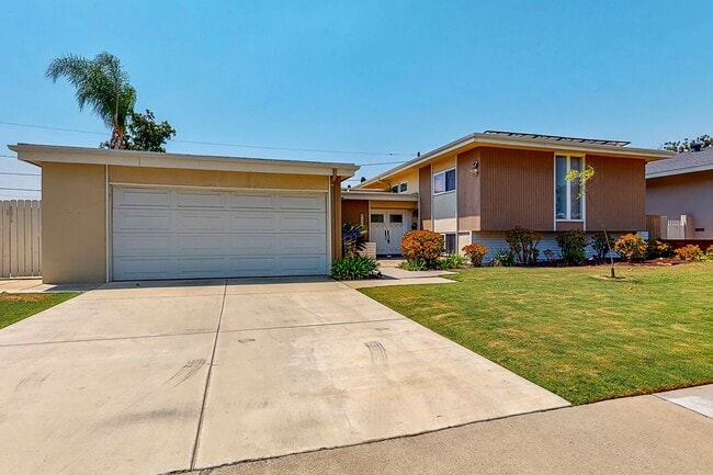 Building Photo - Large Family home - 4 Bedroom / 3 Bath