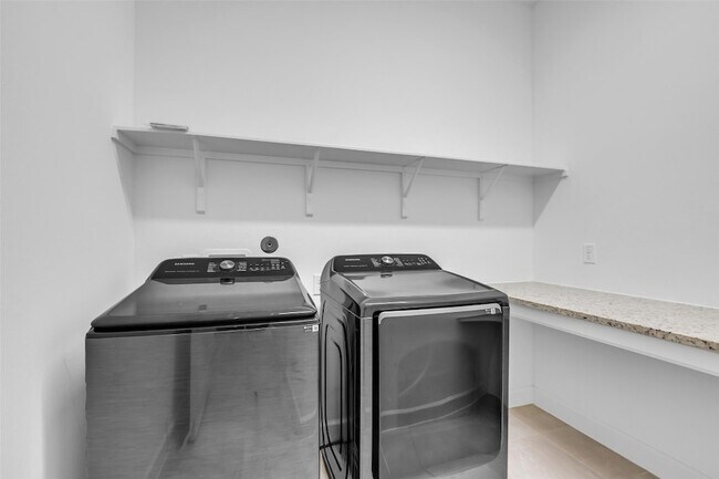 Foto del edificio - 10607 Katherine Lk Dr
