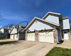 Building Photo - 449 NE Churchill St