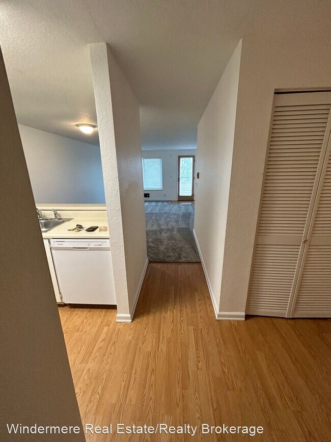 Foto del edificio - 2 br, 1 bath House - 4889 76th St SW #A503