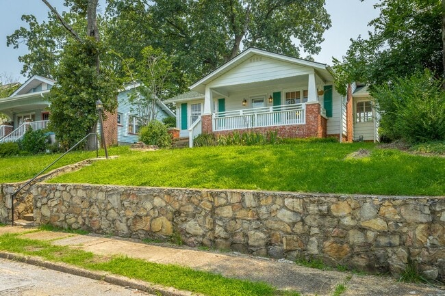 Building Photo - 3 Bedroom in North Chattanooga
