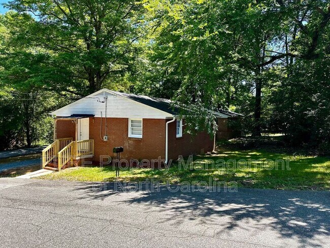 Building Photo - 221 Bookington Dr