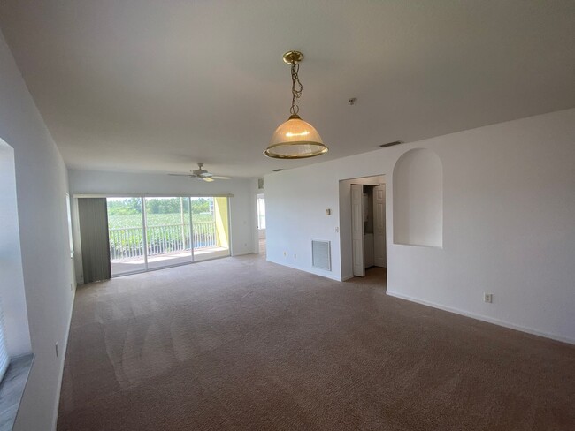 Foto del edificio - 2140 Heron Lake Dr