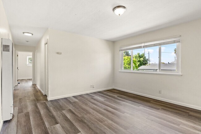 Foto del edificio - 8330 Birch St