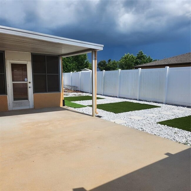 Building Photo - 6336 Bonaire Ave