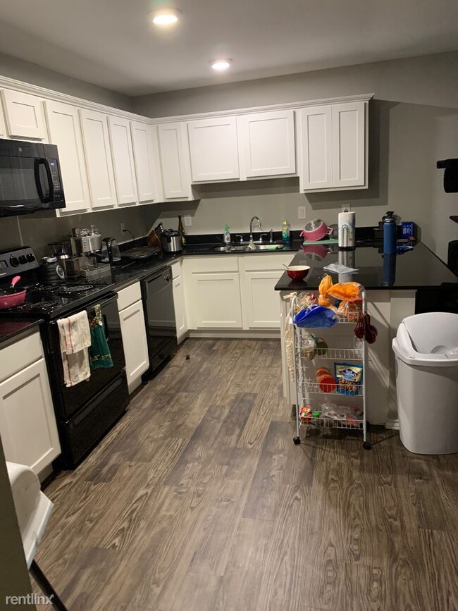 Building Photo - 3 br, 2 bath Apartment - 2810 salado st