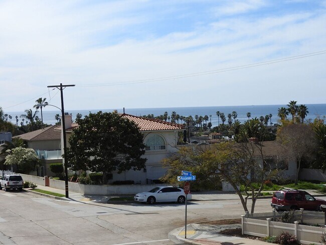 Building Photo - Beautiful Duplex with Ocean Breeze