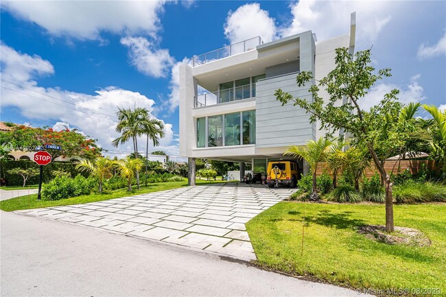 Building Photo - 641 S Mashta Dr