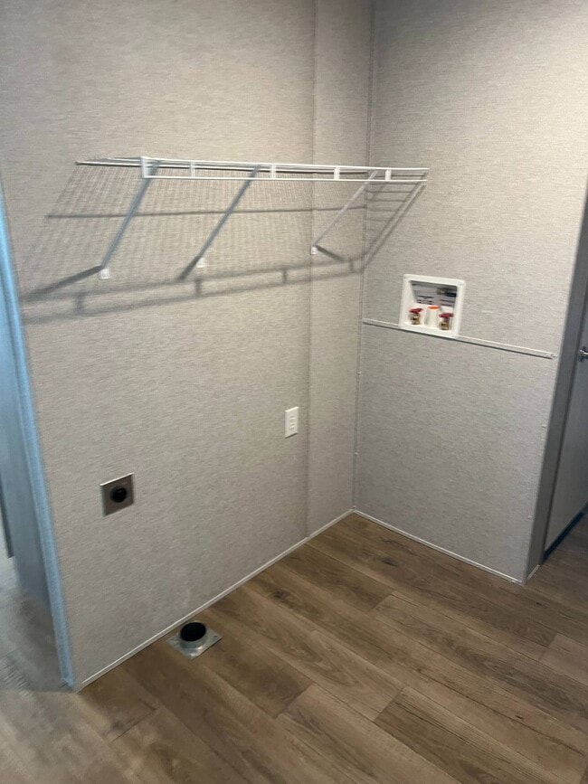 Building Photo - 200 E Zora St