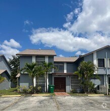 Building Photo - 10000 NW 80th Ct