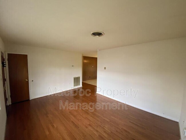 Foto del edificio - 304 Stratford Ave