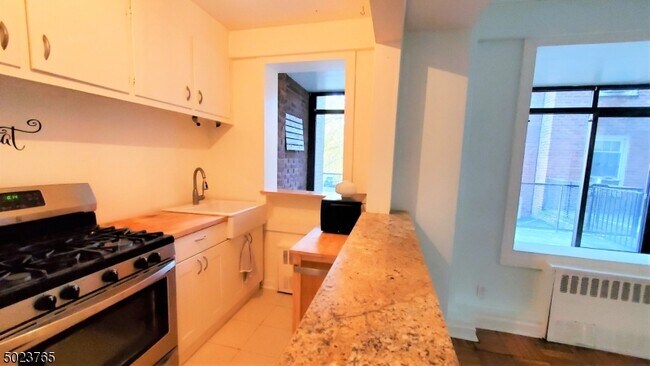 Foto del edificio - 5 Roosevelt Pl