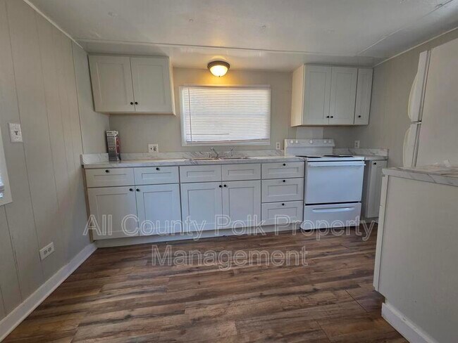 Foto del edificio - 2735 W 10th St