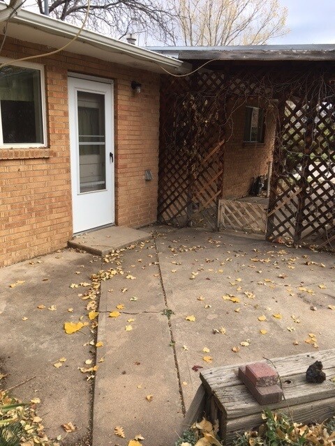 Foto del edificio - 1903 Oakwood Dr