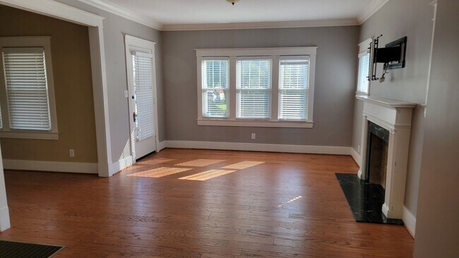 Foto del edificio - Renovated 3 Bedroom 3 Bathroom