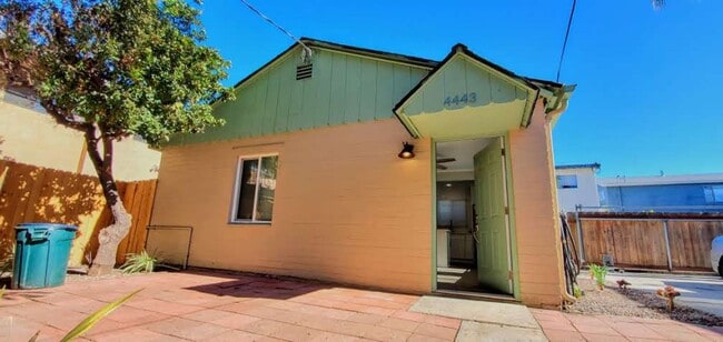Building Photo - Beautiful 1 bedroom 1 bath Spanish Style Home