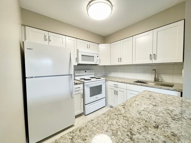 Building Photo - 830 Waterview Cir