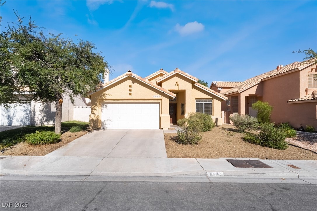 Foto principal - 9216 Sun Rose Ave
