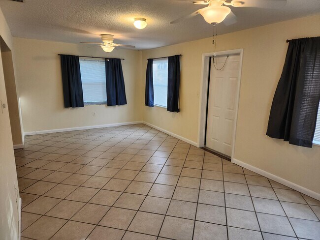 Foto del edificio - 1304 Estridge Dr