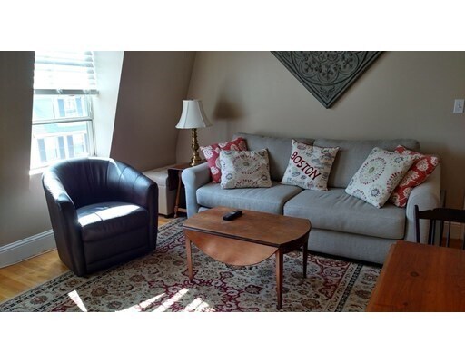 Foto principal - 346 W 3rd St
