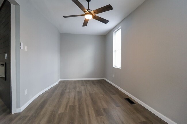 Building Photo - Modern Updates & Classic Charm | 3 Bed | 2...