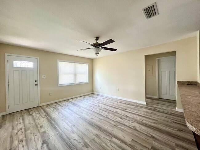 Building Photo - 1430 W Rambla St