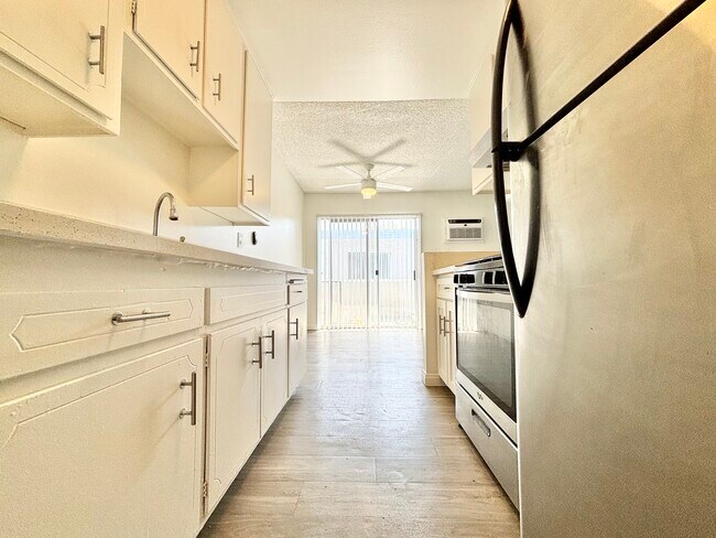 Building Photo - 21024 Bryant St Canoga Park, CA 91304