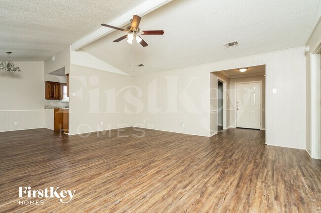 Building Photo - 635 Truman Ct