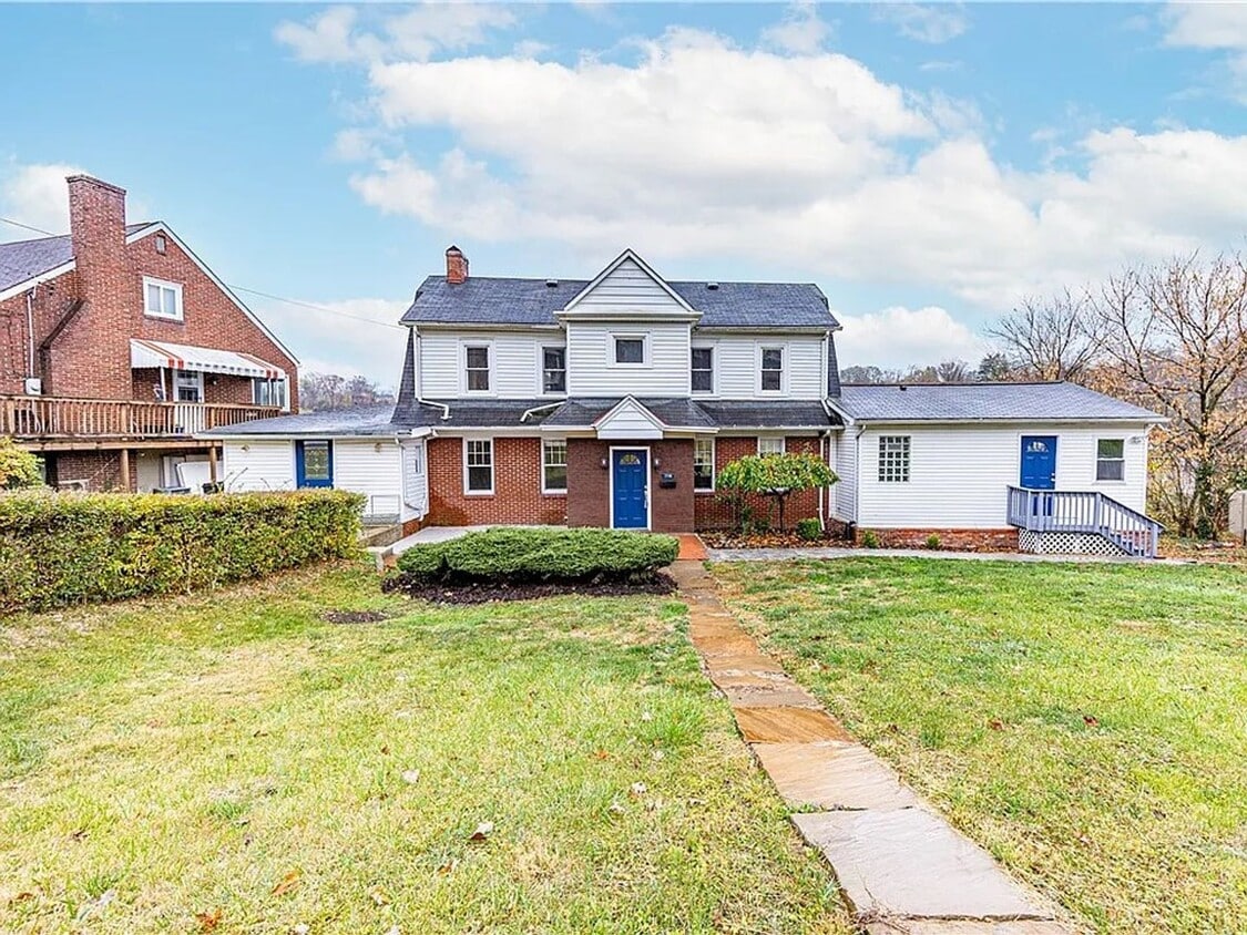 5 bedroom available in the West Jefferson Hills School district! - 5 bedroom available in the West Jefferson Hills School district!