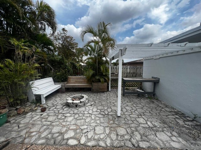 Foto del edificio - 4585 Betelnut St
