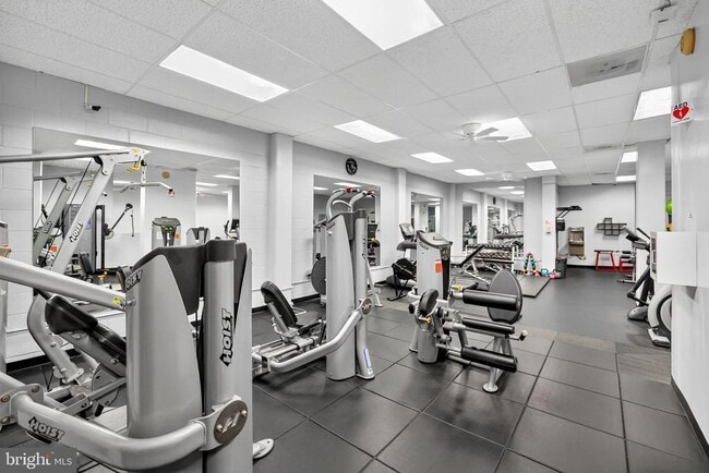 Foto del edificio - 5500 Friendship Blvd