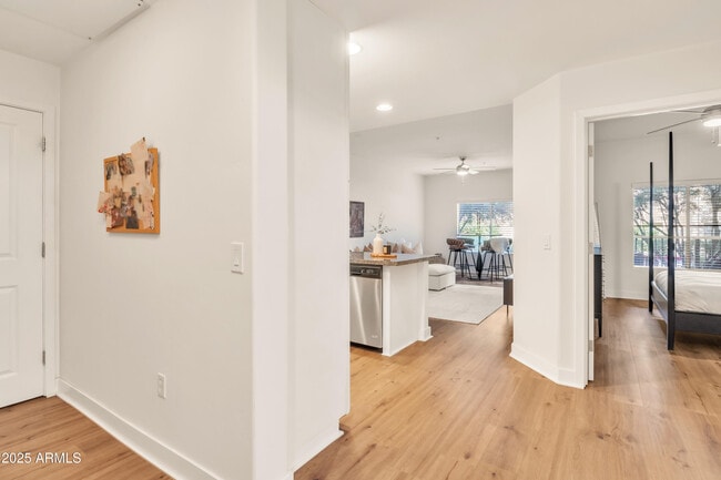 Foto del edificio - 5450 E Deer Valley Dr