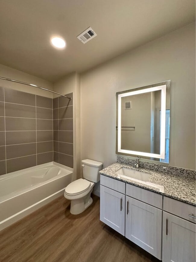 Foto del edificio - 3751 N Central Expy