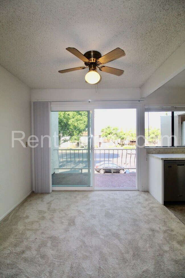 Foto del edificio - Mira Mesa, 10805 Camino Ruiz #46, Upper Un...