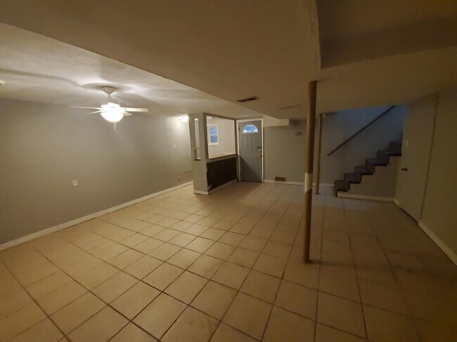 Foto del edificio - 529 Plainview Rd