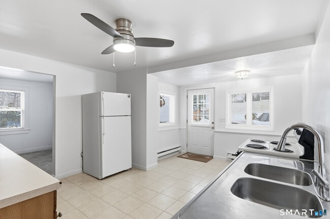 Building Photo - 1565 Byam Rd