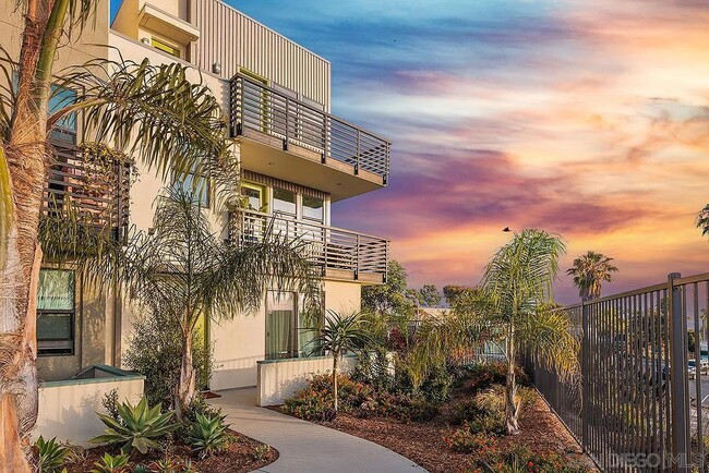Building Photo - 1557 Vista del Mar Way
