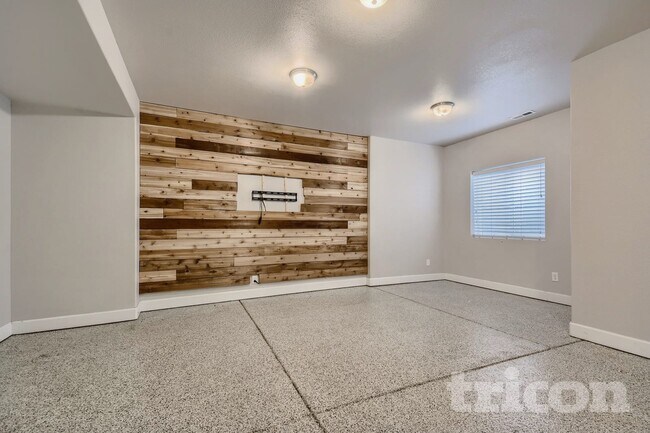 Building Photo - 9805 W Hinsdale Pl