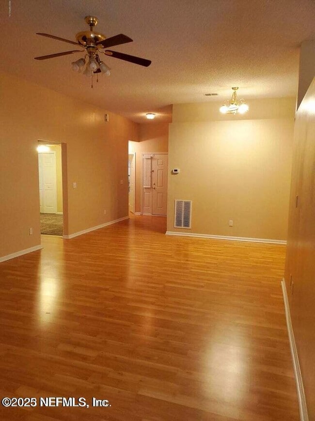 Building Photo - 1058 Waterfall Dr