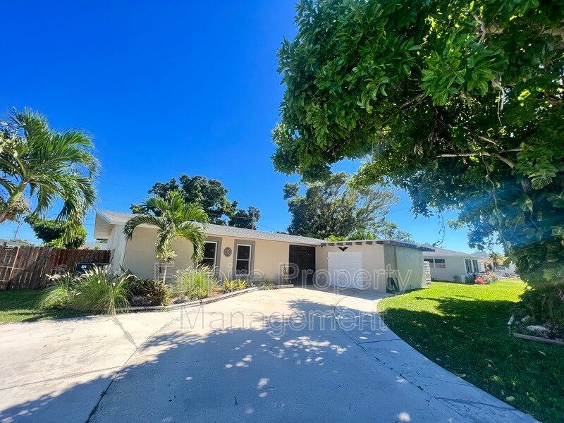 Primary Photo - 2705 SE 18th Pl