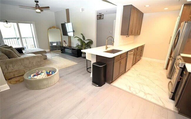 Foto del edificio - 1074 Peachtree Walk NE