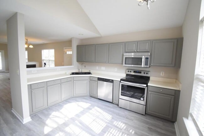 Building Photo - 8616 Robinson Forest Dr